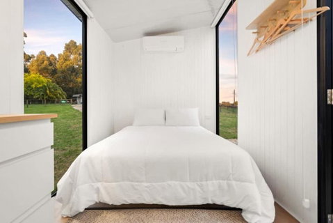 Glorious Escape By Tiny Away - Accommodation in Brisbane 3