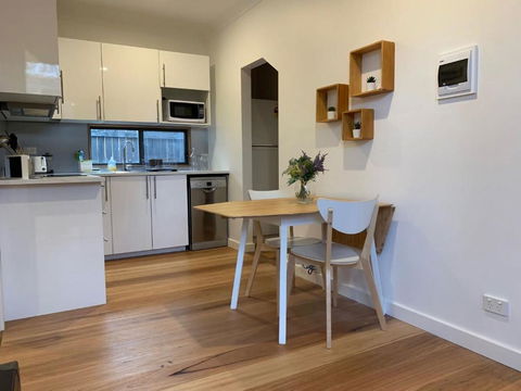 Gorgeous Self Contained Home - Accommodation in Brisbane 4
