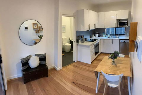 Gorgeous Self Contained Home - Accommodation in Brisbane 2
