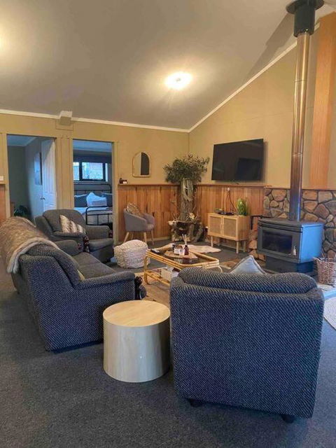 Great Lakes Wilderness Three Bedroom Home - Accommodation in Brisbane 0