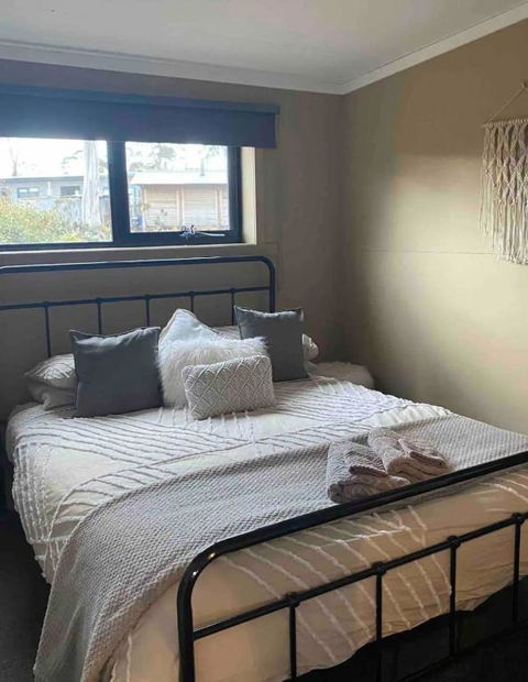 Great Lakes Wilderness Three Bedroom Home - Accommodation in Brisbane 2