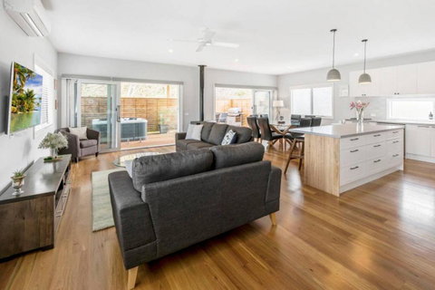 HALE KUPA Rye Beach House Spa Table Tennis - Accommodation in Brisbane 0