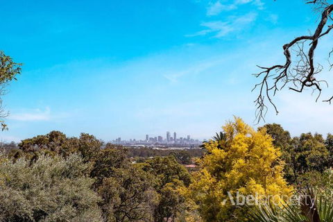 Hillside Retreat- Your Tranquil Home Away - Accommodation in Brisbane 0