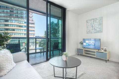Immaculate 1br Apt In Docklands Pool Free Parking - Accommodation in Brisbane 0