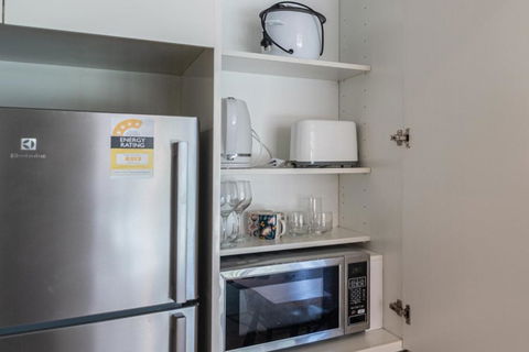 Immaculate 1br Apt In Docklands Pool Free Parking - Accommodation in Brisbane 3