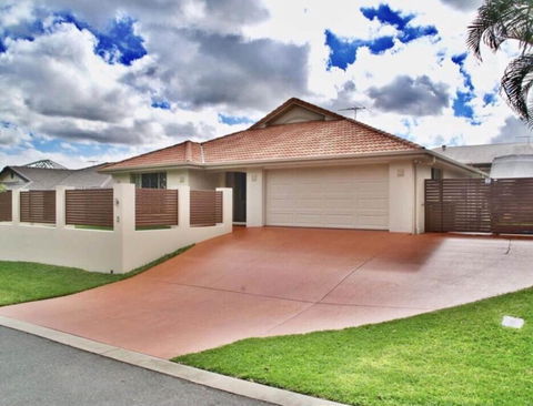 Immaculate House, Indulgent Living! - Accommodation in Brisbane 0