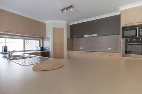 Immaculate House, Indulgent Living! - Accommodation in Brisbane 2