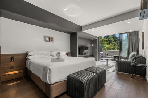 Impeccable Braddon Studio With Outdoor Dining - Accommodation in Brisbane 0