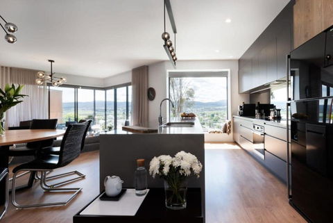 Impressively Spacious Modern & Convenient - Accommodation in Brisbane 3