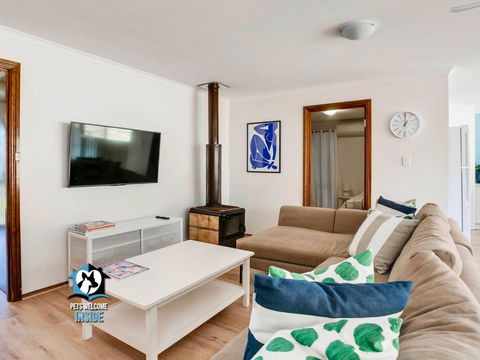 In The Sand Dunes & Renovated House - Accommodation in Brisbane 0