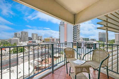 Incredible Harbourfront Home Away From Home - Accommodation in Brisbane 0