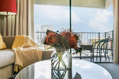 Incredible Harbourfront Home Away From Home - Accommodation in Brisbane 1