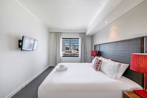 Incredible Harbourfront Home Away From Home - Accommodation in Brisbane 3