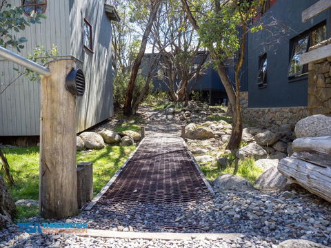 Indi Chalet - Accommodation in Brisbane 3