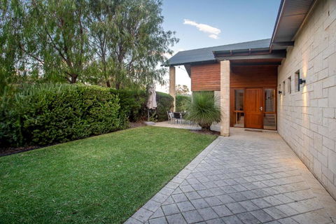 Indigo I Private Properties - Accommodation in Brisbane 1