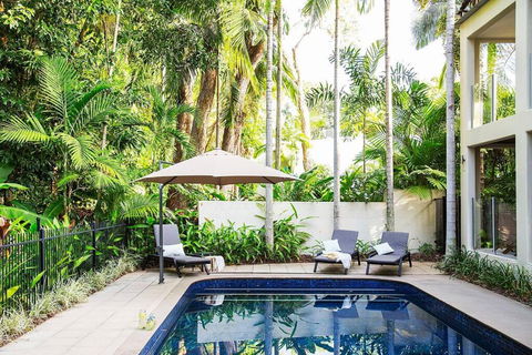 Indirah On The Beach - A Spacious Beachfront Home - Accommodation in Brisbane 1