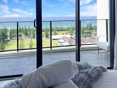 Incredible Ocean Views 3 Bed 18th Floor - Accommodation in Brisbane 1