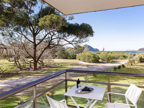 Intrepid 1 3 Intrepid Close Amazing Views Of Shoal Bay Only 100m From The Beach - Accommodation in Brisbane 0