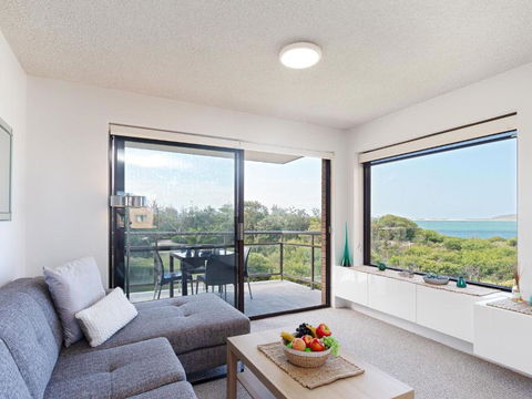 Intrepid 10 Water Views Over Shoal Bay Beach - Accommodation in Brisbane 0