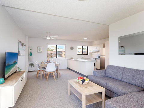 Intrepid 10 Water Views Over Shoal Bay Beach - Accommodation in Brisbane 1