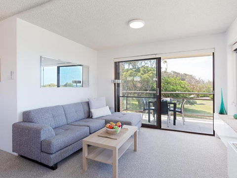 Intrepid 10 Water Views Over Shoal Bay Beach - Accommodation in Brisbane 3