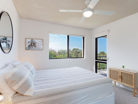Intrepid 10 Water Views Over Shoal Bay Beach - Accommodation in Brisbane 2