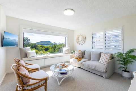 Intrepid 14 Unlimited Magnificent Water Views - Accommodation in Brisbane 0