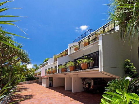 Inviting Balcony, Tranquility By The Beach - Accommodation in Brisbane 3