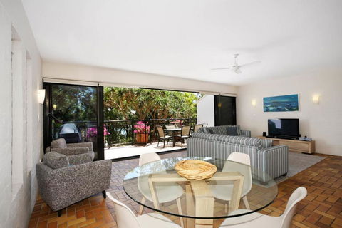 Inviting Balcony, Tranquility By The Beach - Accommodation in Brisbane 0