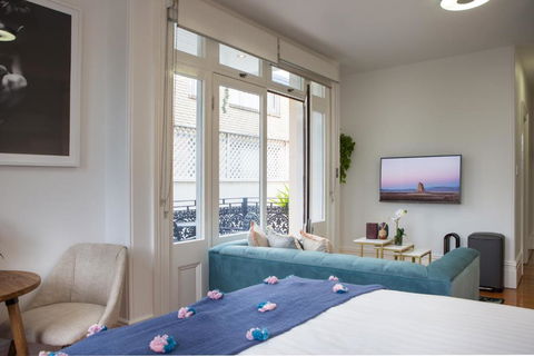 Intimate Studio Apartment With Balcony In Glebe - Accommodation in Brisbane 0