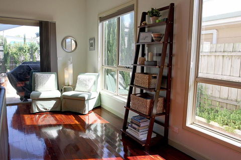 Into Freedom - Accommodation in Brisbane 2