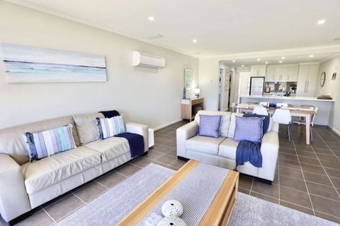 Iona Blue 3 Bedroom Townhouse 200m To Restaurants & Shops - Accommodation in Brisbane 3