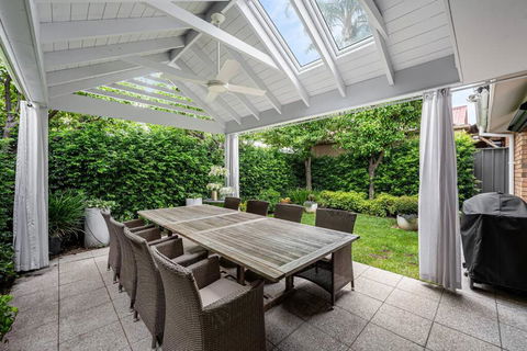Iris @ Norwood - Luxe 4BR - Accommodation in Brisbane 0