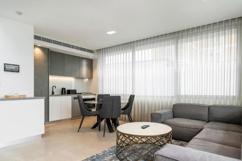Inviting 2BR Unit With Parking Near Coogee Beach - Accommodation in Brisbane 3