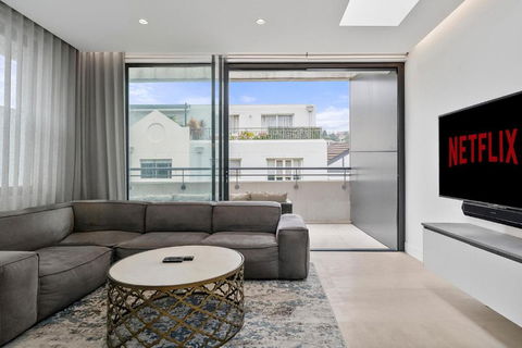 Inviting 2BR Unit With Parking Near Coogee Beach - Accommodation in Brisbane 2