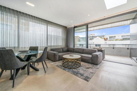 Inviting 2BR Unit With Parking Near Coogee Beach - Accommodation in Brisbane 0