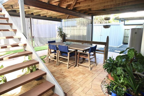 Aloha Alex Beach House Pet-friendly- 450m To The Beach - Accommodation in Brisbane 1