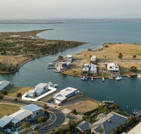 Anchored - Access to the Gippsland Lakes - Accommodation in Brisbane
