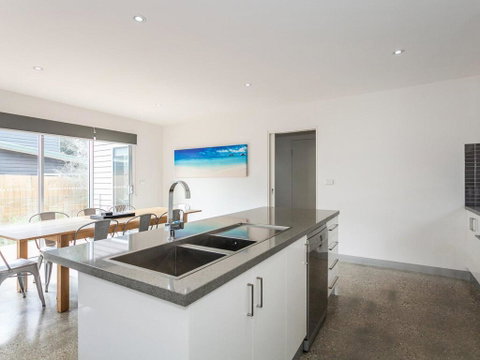 ANGLE BY THE SEA - Anglesea - Accommodation in Brisbane 1