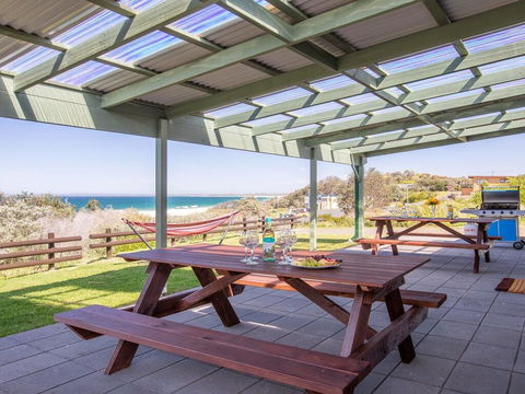 Antonio's Paradise - Spectacular Views Over Warrain Beach - Accommodation in Brisbane 0