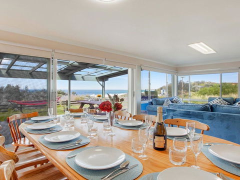 Antonio's Paradise - Spectacular Views Over Warrain Beach - Accommodation in Brisbane 3