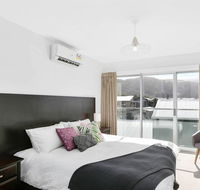 APOLLO 13 STUDIO - free wifi opposite beach - Accommodation in Brisbane