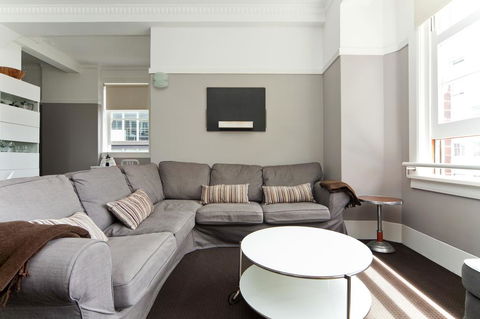 Apt - Sunny With Views - Accommodation in Brisbane 0