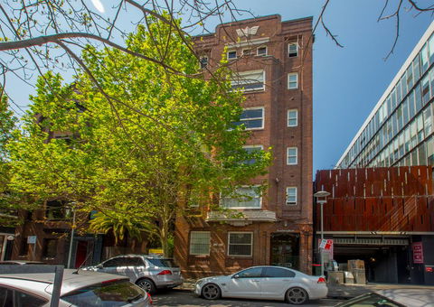 Apt - Sunny With Views - Accommodation in Brisbane 2