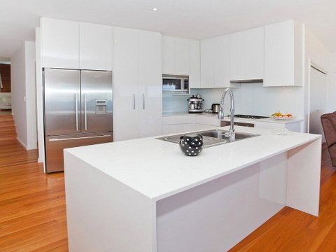 Aqua - Views Over Jones Beach - Accommodation in Brisbane 1