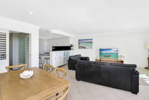 Aqua Solai Unit 1 - Accommodation in Brisbane 3
