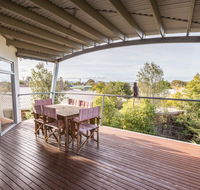 Aqua Vista - a stroll to Paynesville forshore - Accommodation in Brisbane
