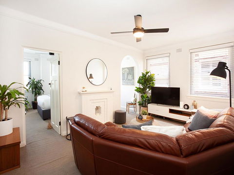 ART DECO DELIGHT-hosted By:L'Abode - Accommodation in Brisbane 1