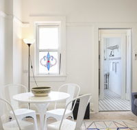 Art Deco Oasis Minutes From the City - Accommodation in Brisbane