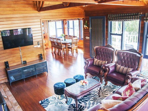 Artee House - A Bright Escape - Accommodation in Brisbane 0